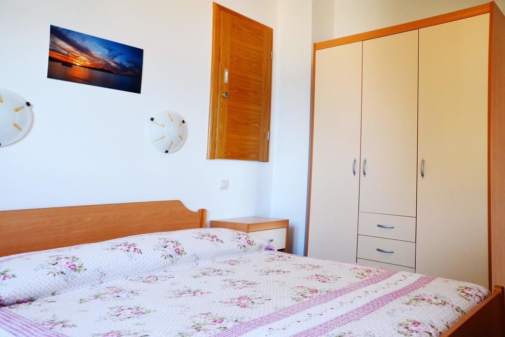 Apartments Buturi Солине Екстериор снимка