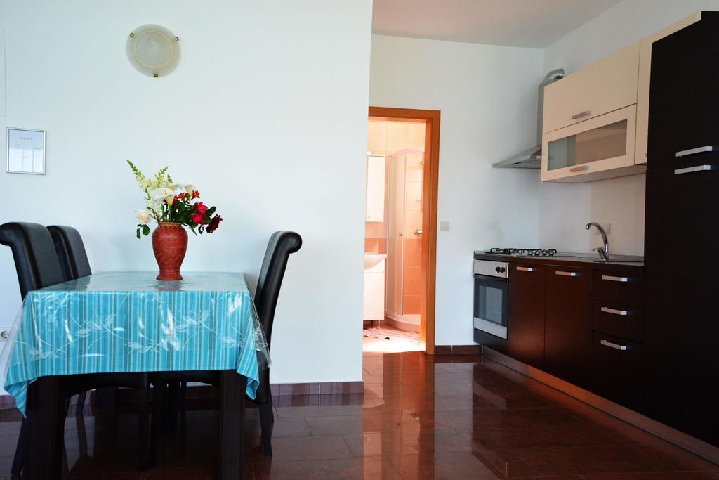Apartments Buturi Солине Екстериор снимка