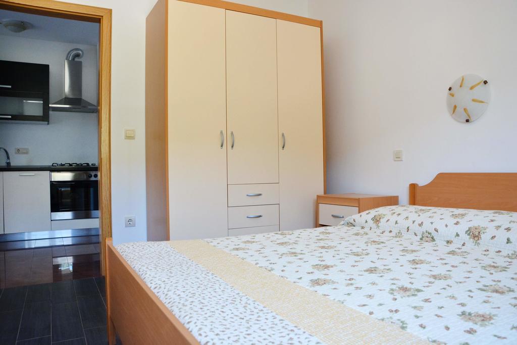Apartments Buturi Солине Екстериор снимка
