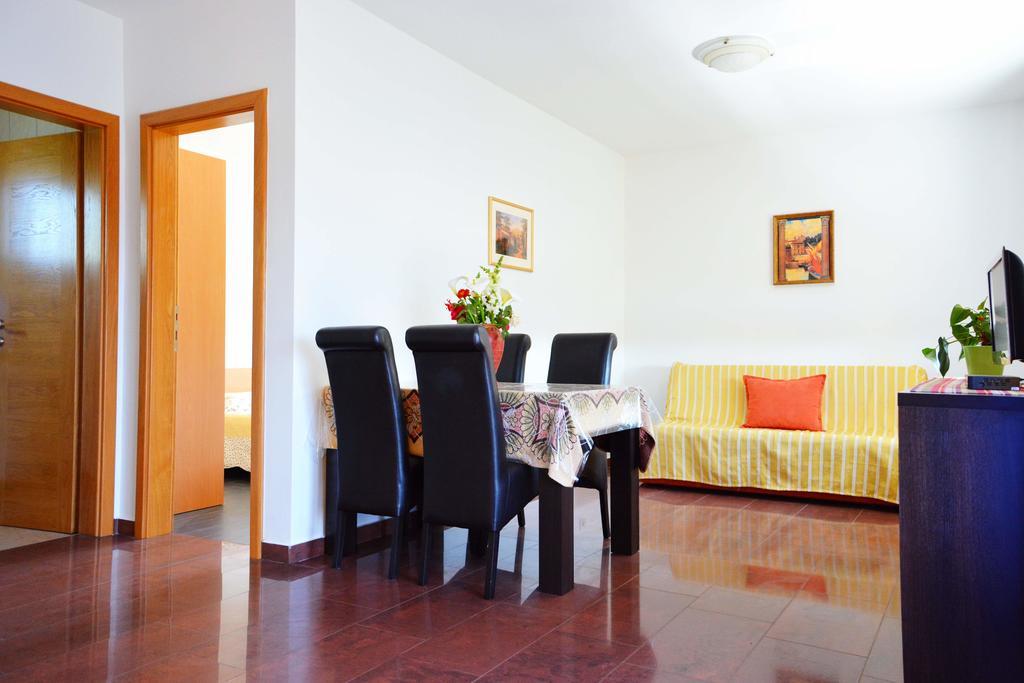 Apartments Buturi Солине Екстериор снимка