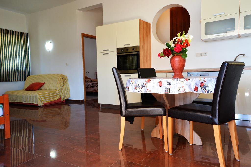 Apartments Buturi Солине Екстериор снимка